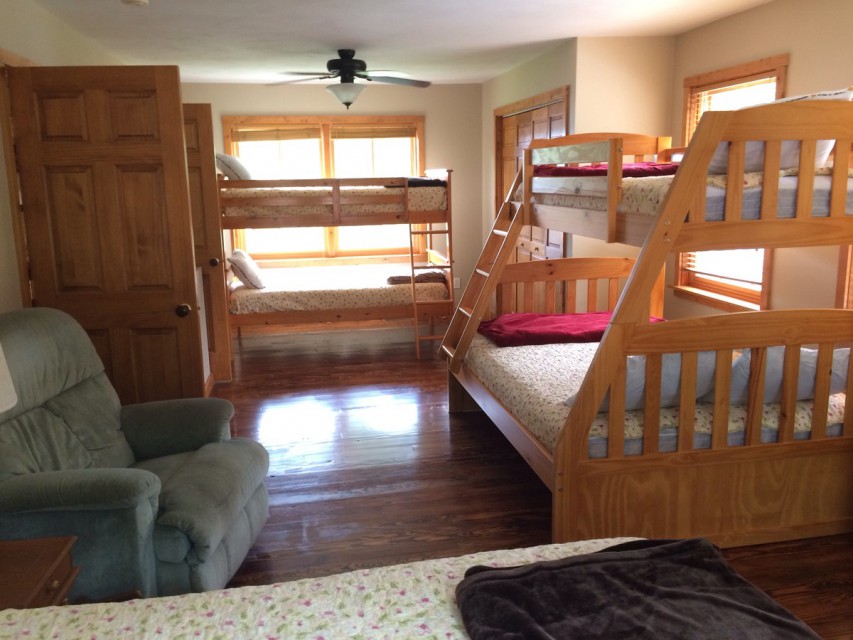 Upstairs bedroom with 2 bunk beds and 1 queen size bed.
