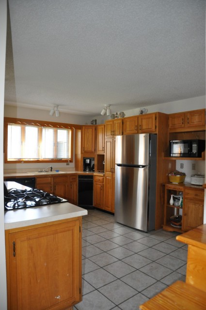Roomy, fully-stocked Kitchen