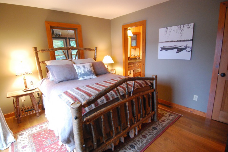 Master Bdrm w/ walk-in closet, private bath & TV