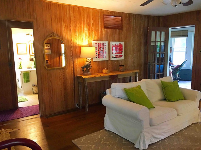 Living room - the opposite wall, view into bathroom