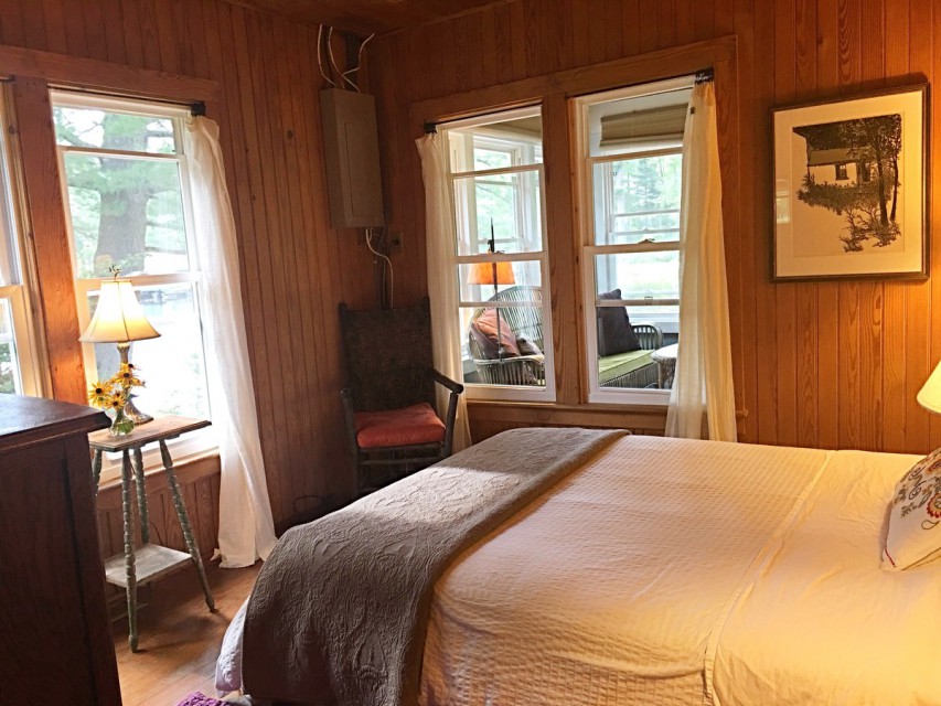 2nd bedroom, queen bed; dresser & open closet