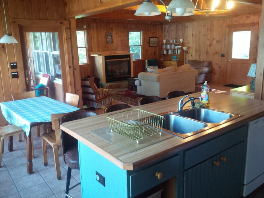 Open floor plan, kitchen center island