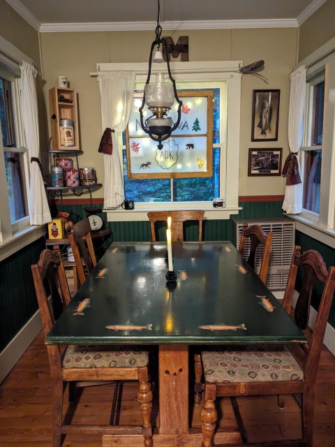 Breakfast nook/dining room