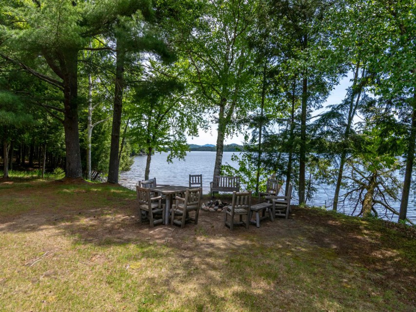 Lakeside Firepit for 3 Generations