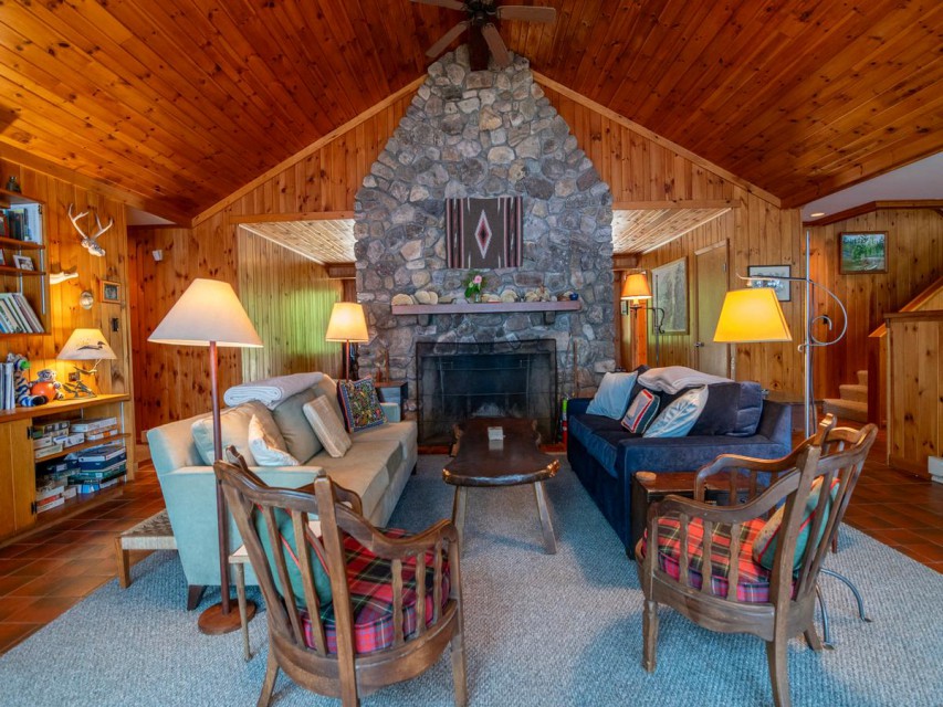 Livingroom fireplace