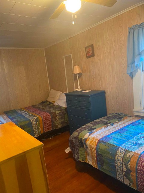 bedroom with double bed and single bed
