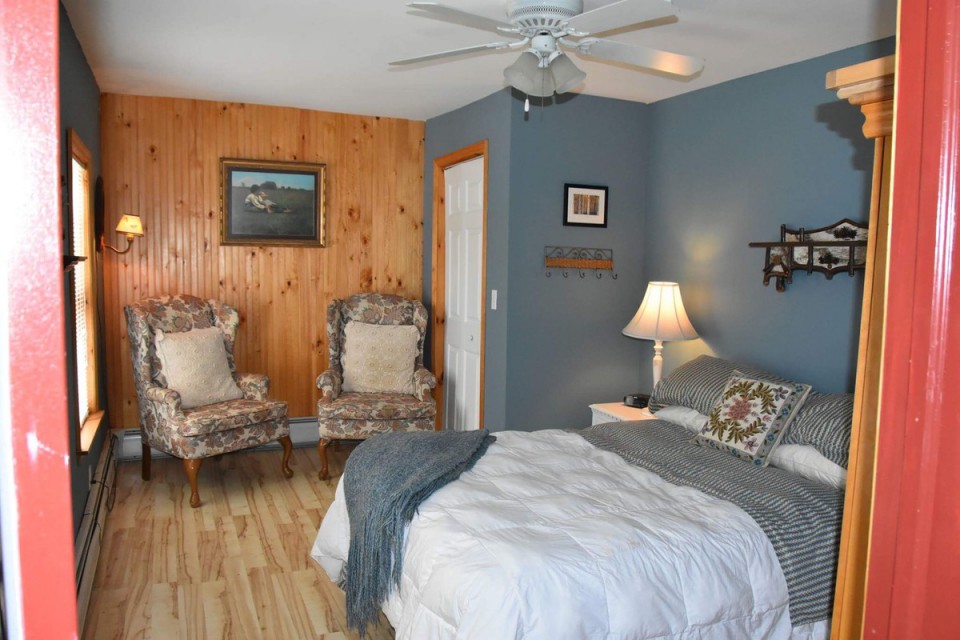 Cozy Bedroom Queen Size