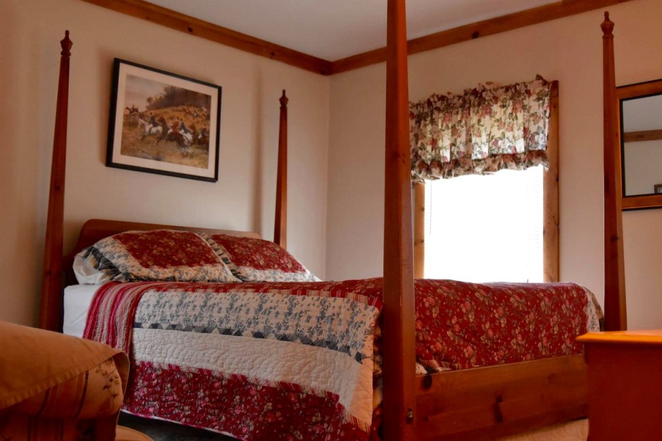 Queen size bedroom