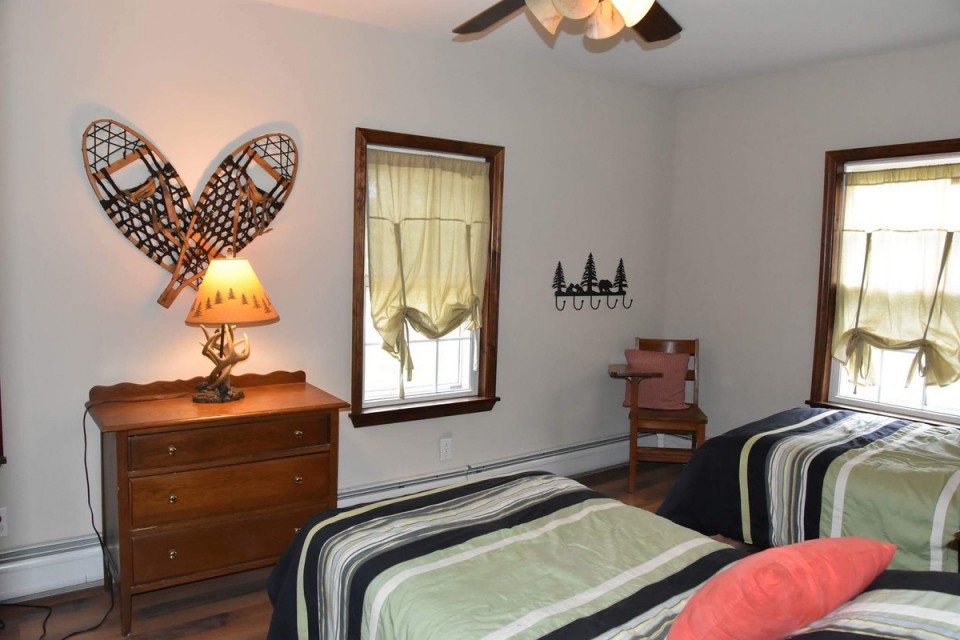 2 twin beds