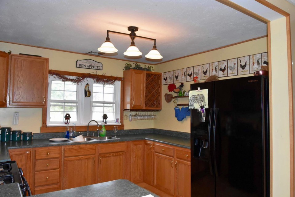 kitchen fully equipped 2 fridges