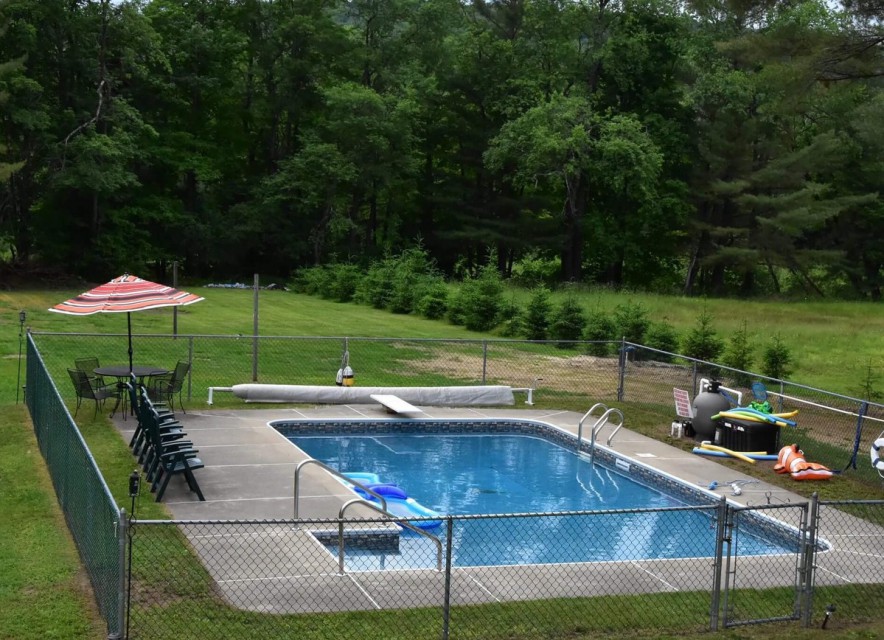 Private In ground pool 16x32 (not heated)