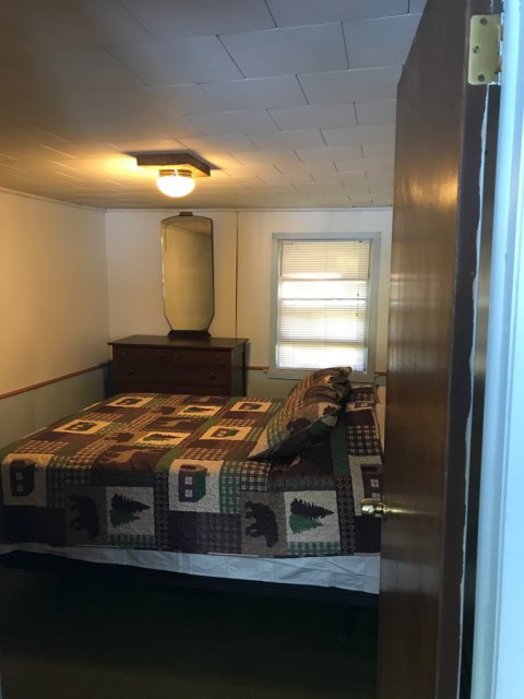 Right Unit Bedroom 2 - Queen Bed