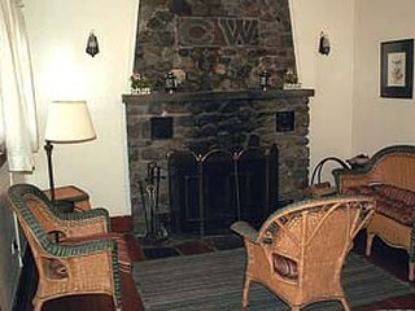Sitting Area - Fireplace decorative only