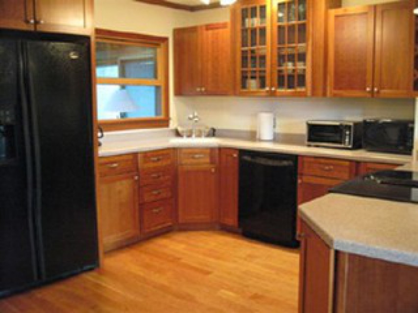 A very well equipped  & spotless gourmet kitchen