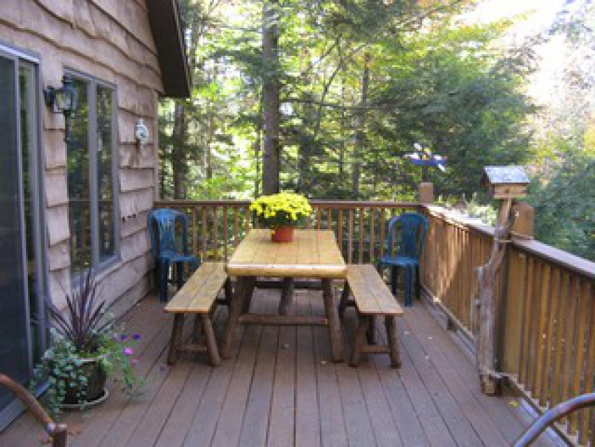 Very large deck -  outdoor dining