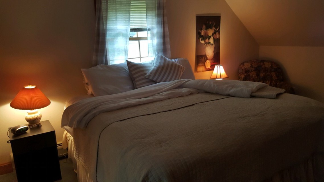 2nd floor family bedroom with king & twin bed, has AC.