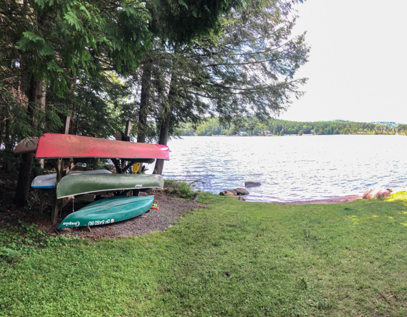 2 row boats, 3 kayaks and 2 canoes for guests' use