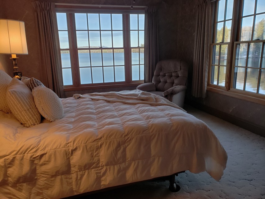 BR#2 w/ Queen Bed, windows overlooking lake & full bath