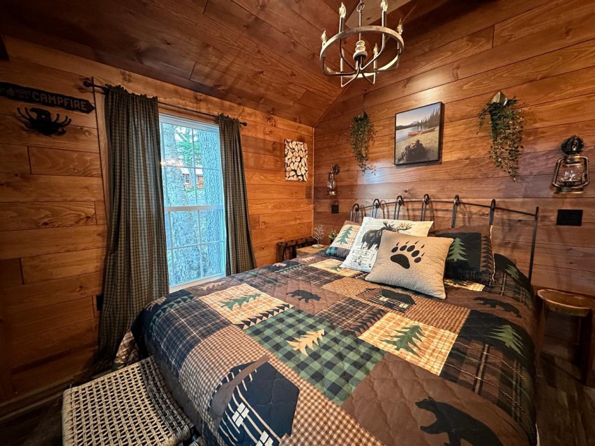 Cottage "3rd Lake" Queen sized bed 