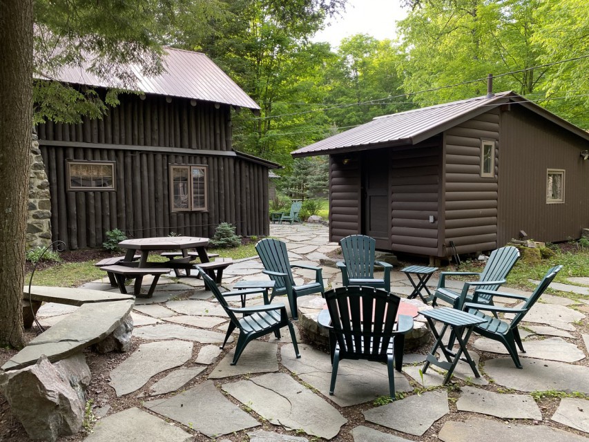 Side patio with large fire pit and picnic table