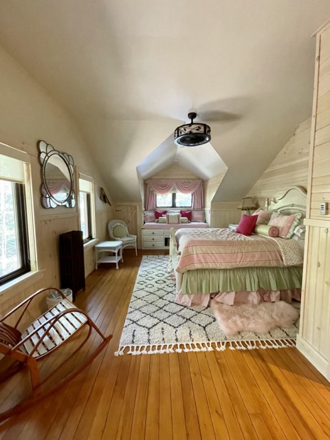 Upper level queen bedroom with twin XL built in