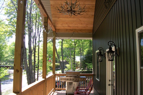 Enjoy your morning coffee out on the deck!