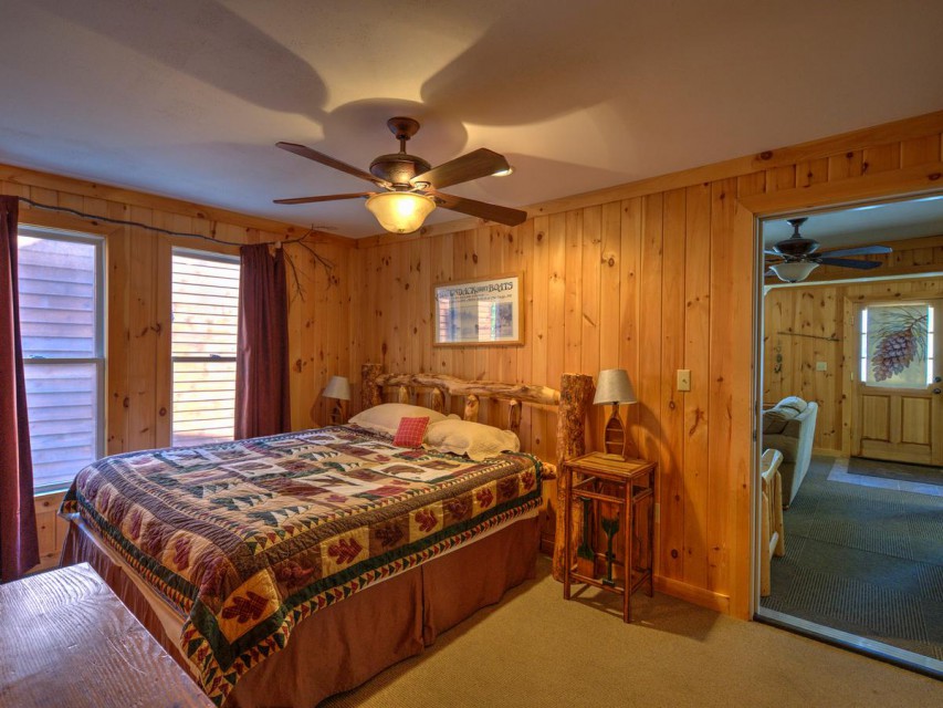 Cottage Guest Bedroom (King)