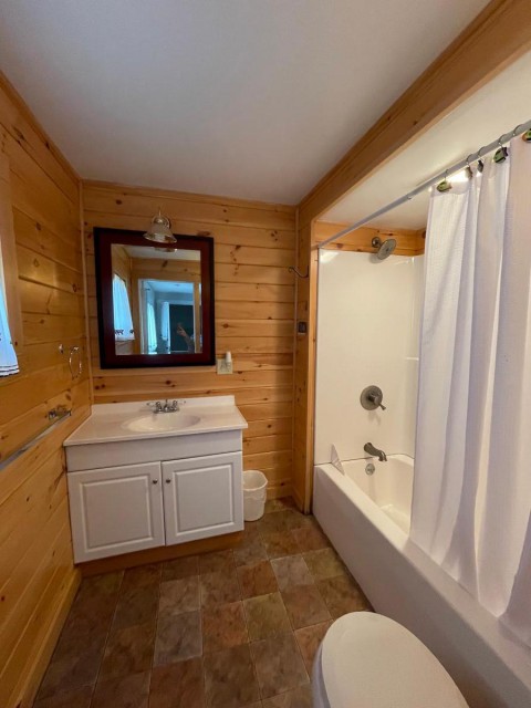 Cottage #6: Shower/Tub combo