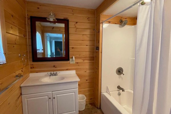 Cottage #6: Shower/Tub combo