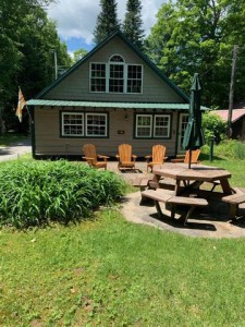 BEAUTIFUL 3 BEDROOM CAMP W/ PRIVATE LAKE ACCESS