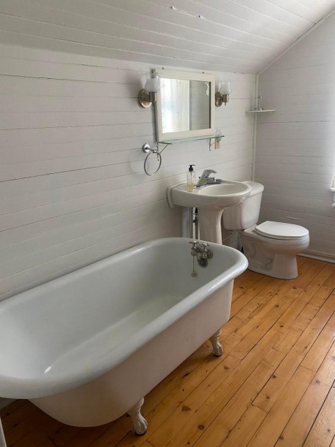 Upstairs Bathroom (Clawfoot Tub)