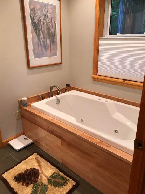 Jetter tub in main bath