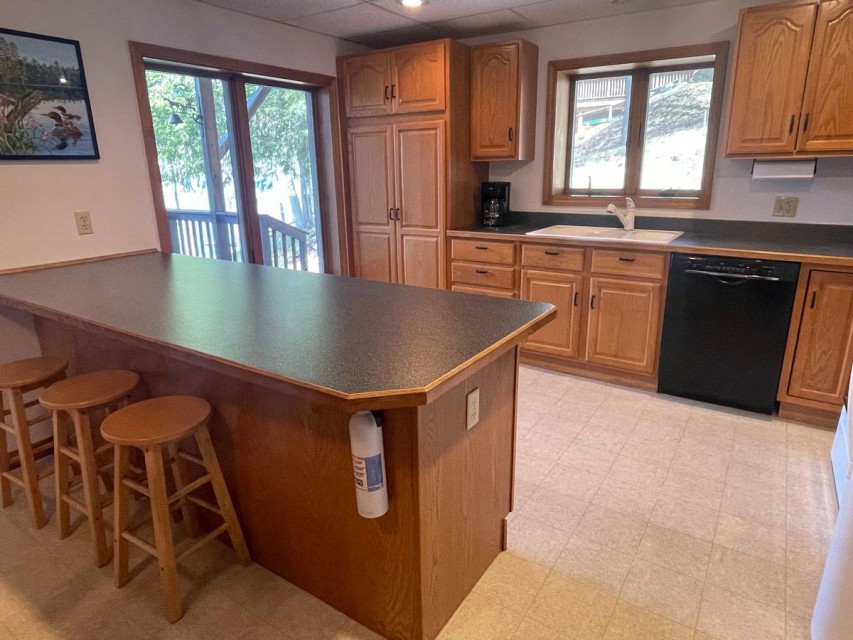lower level fully equipped kitchen 
