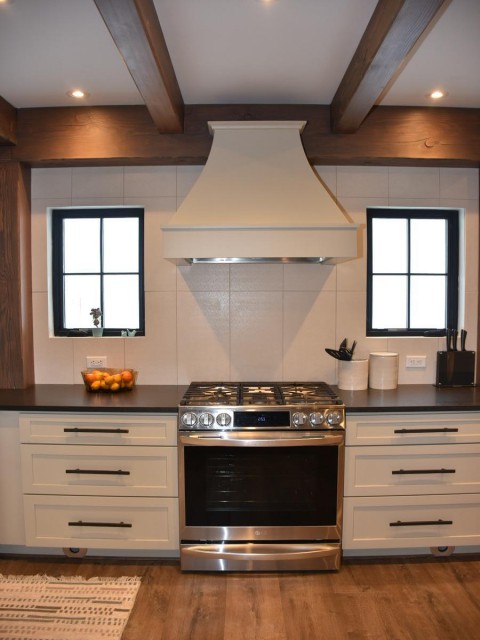 Beautiful kitchen, ready for family meals