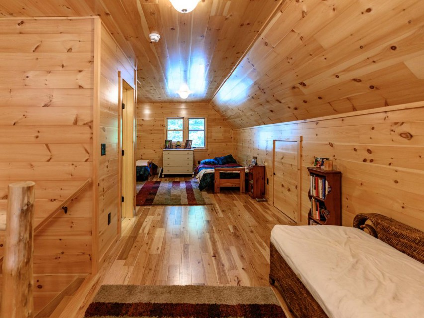 Loft Bedroom - 2 Double Beds