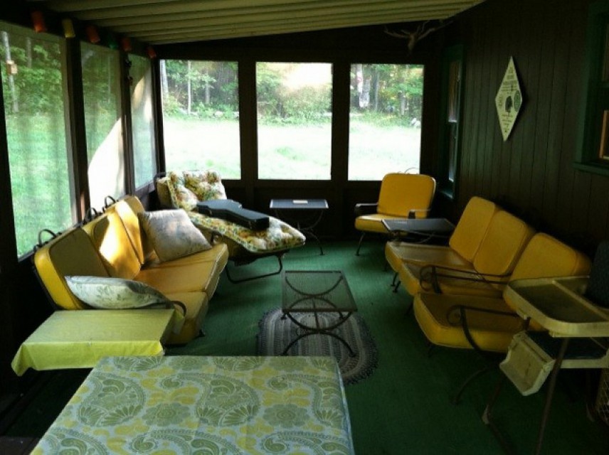 screened-in back porch