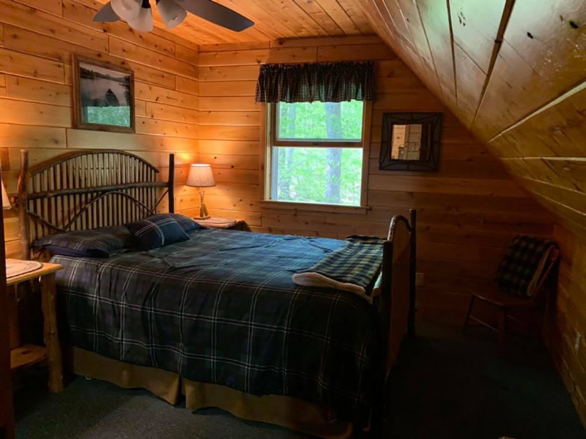Lake Life Bedroom w/Queen bed