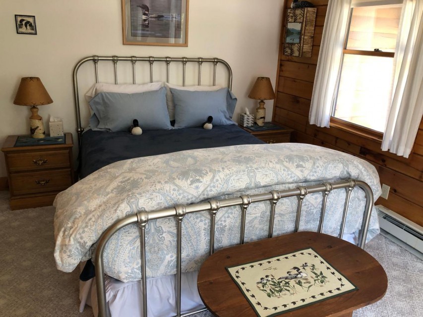 Second bedroom with queen bed, loon theme