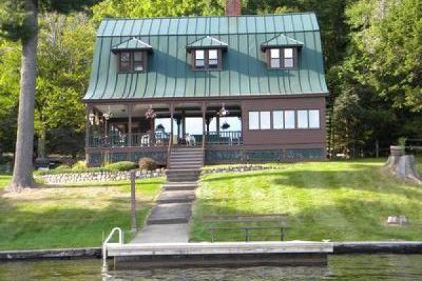 Moss Rock Lodge on 4th Lake