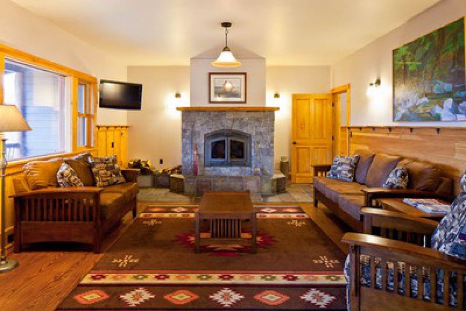 Alpine Lodge living room