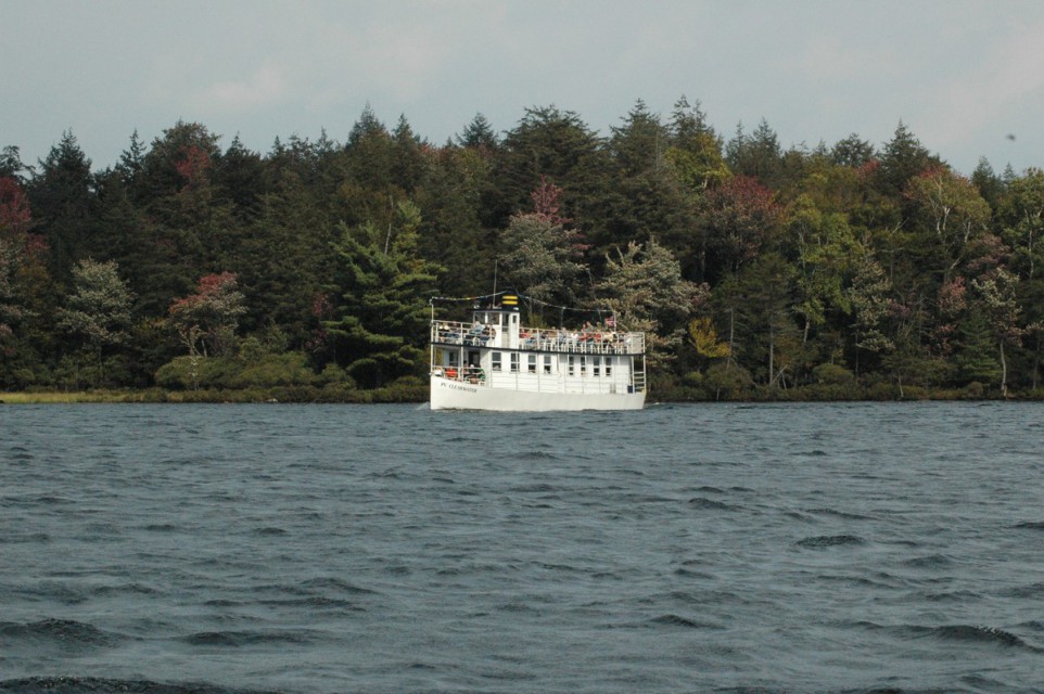 Tour Boat Rides on the Fulton Chain of Lakes