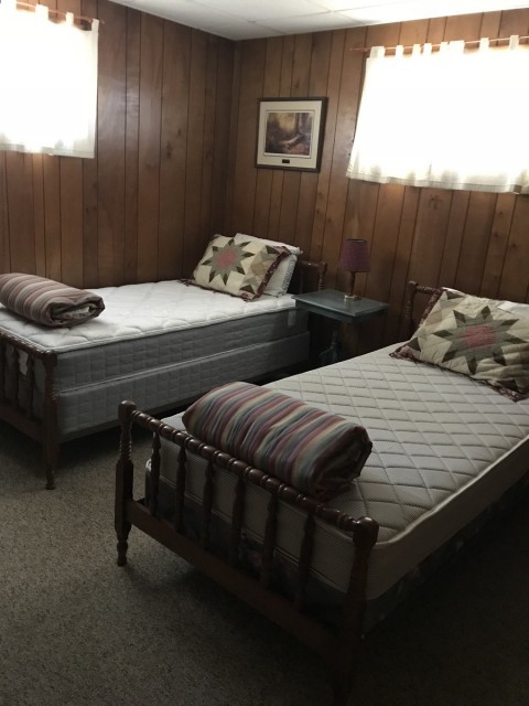 Chalet Bedroom 2- 3 twin beds