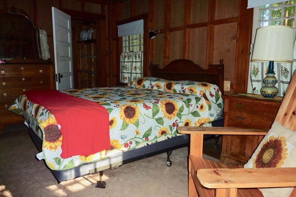Main bedroom with queen bed.