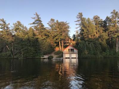 CAMP LUCKY- A WATERFRONT LOG CABIN