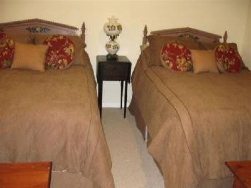 Large bedroom with 2 queen beds and TV