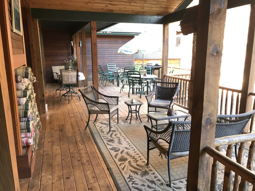 Large deck with multiple sitting areas & gas grill