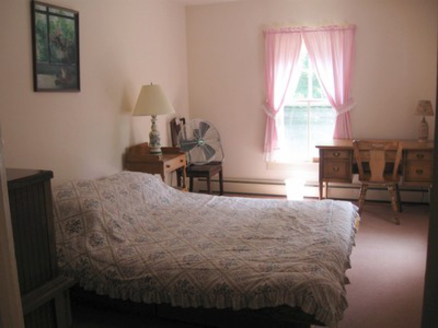 Queen bed, writing desk, room for cot