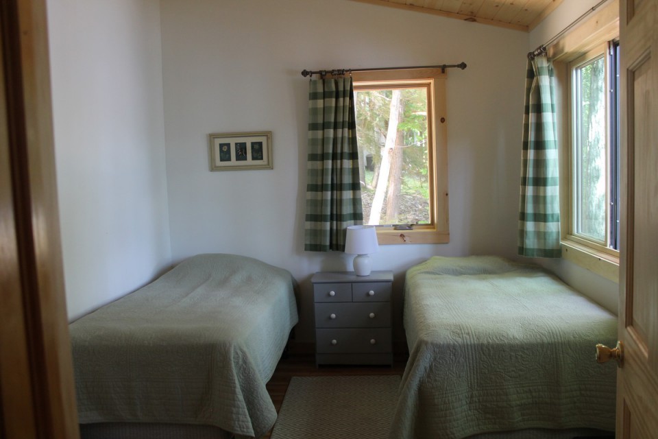 Third bedroom with 2 twin beds and view of lake