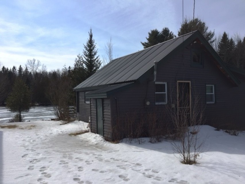 Winter - Back of cabin - facing driveway