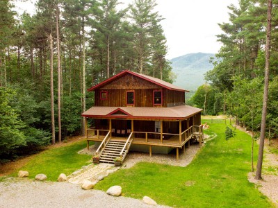 LUXURY RENTAL WITH HOT TUB,  2 MIN FROM WHITEFACE